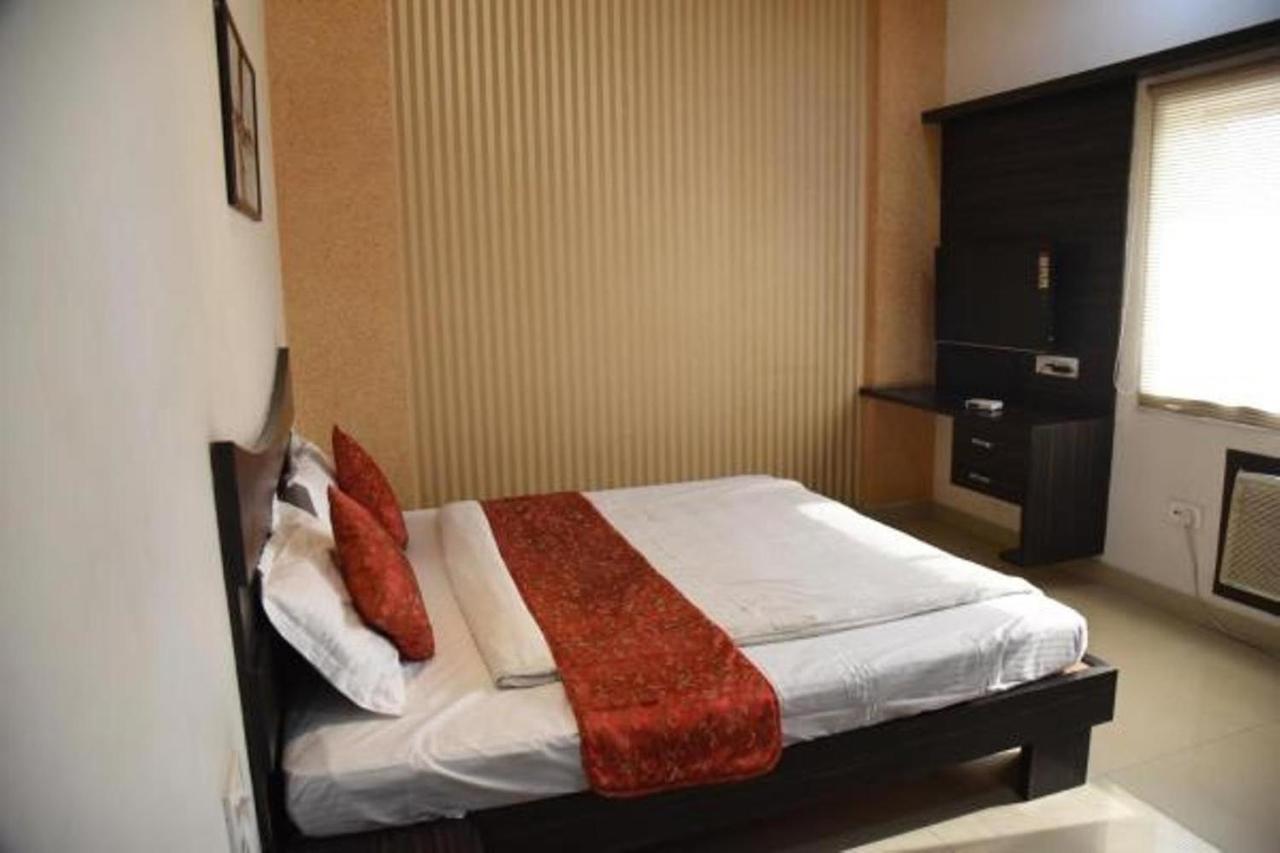 Hotel Pink Pearl Raigarh Exterior photo